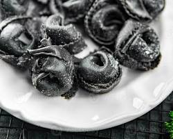 RAVIOLES NEGROS DE SALMON